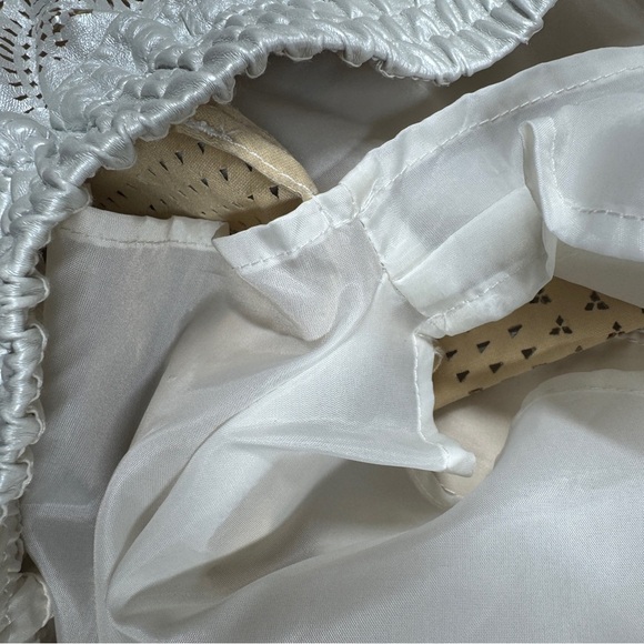 Blank NYC Faux Leather Silver Laser Cut Floral Elastic Waist Shorts Size 25 - Picture 14 of 16